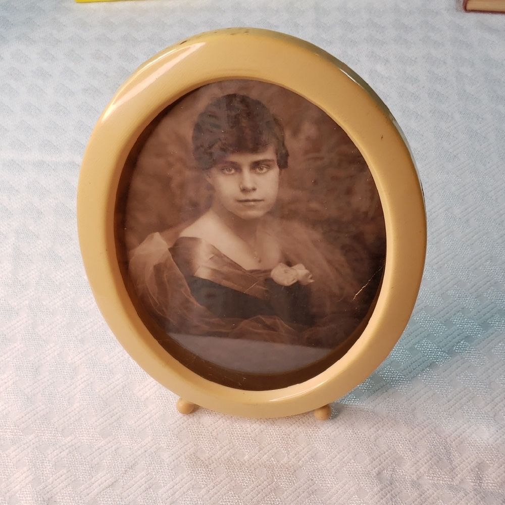 Oval Cream Celluloid Footed Frame With Glass